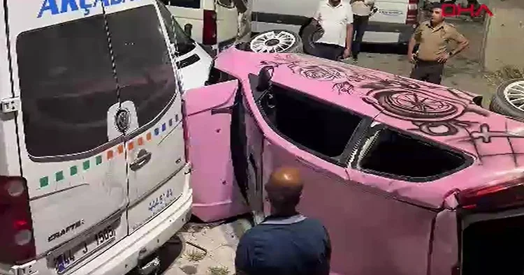 Malatya’da feci kaza: Otomobil otoparka uçtu, sürücü yaralandı