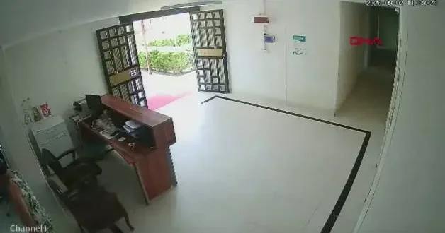 Nefes borusuna kraker kaçan mesai arkadaşını Heimlich manevrasıyla kurtardı