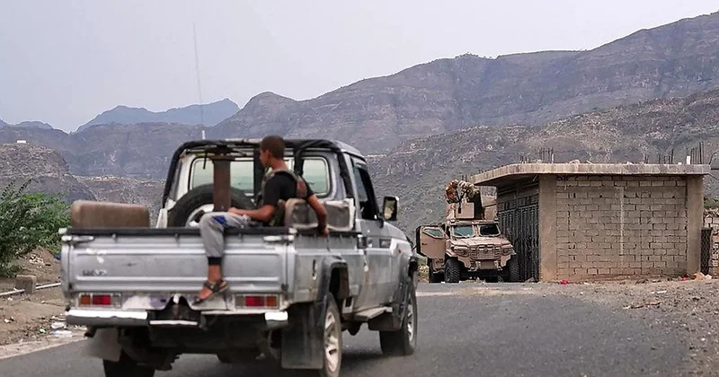 Yemen de hükümet güçleri: Husilere ait hedefler vuruldu, 5 İHA düşürüldü