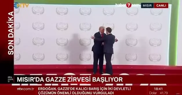 Trump ve Macron adeta bilek güreşi yaptılar: Gazze Zirvesi nde ilginç anlar!