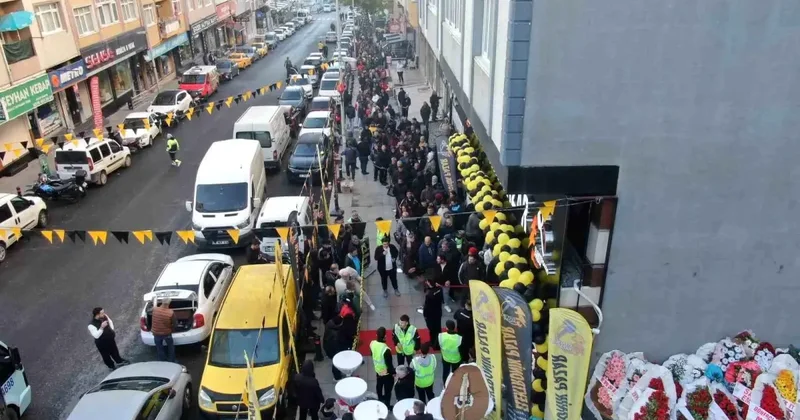 Bin liralık ürünün 100 TL ye satılması izdihama neden oldu