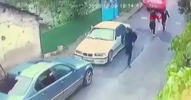 Ümraniye de rastgele ateş açtılar, bir kişi araca bindirerek kaçırdılar
