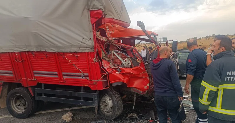 Mardin de kamyon ile kamyonetin çarpıştığı kazada 14 kişi yaralandı