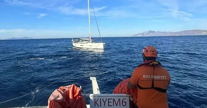 Bodrum Akçalı Adası açıklarında arızalanan yelkenli tekne kurtarıldı