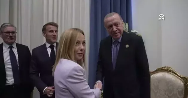 Cumhurbaşkanı Erdoğan dan Meloni ye: Sigarayı bırak