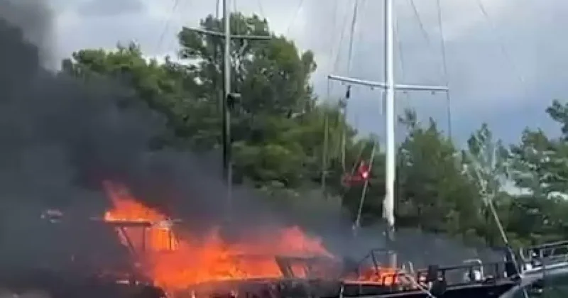 Göcek te tekne alevlere teslim oldu