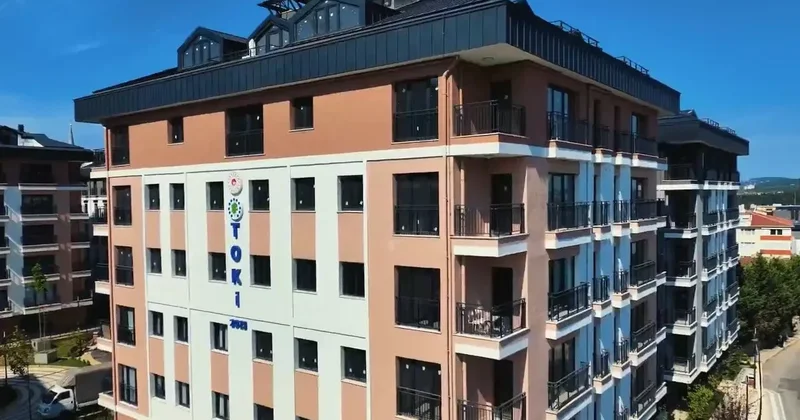 Yarısı Bizden ile 250 hak sahibi konutlarına kavuştu! Bakan Kurum: Üsküdar’da Özevim Sitesi yeniden doğdu