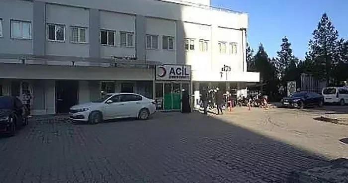 Siirt te kontrolden çıkan motosiklet devrildi, 2 kişi yaralandı