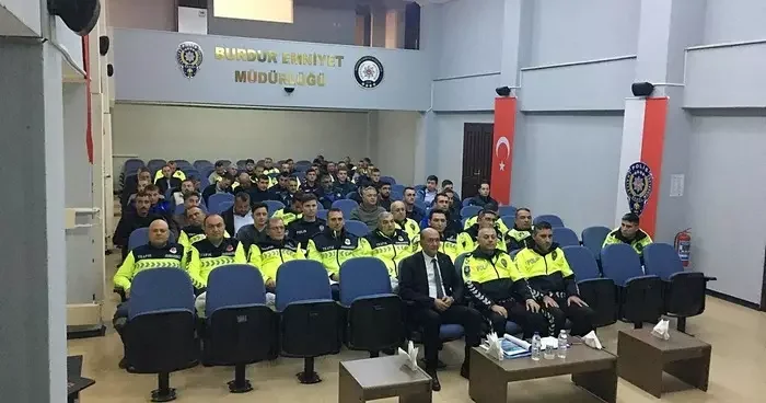 Trafik levhaları sadeleştirilecek