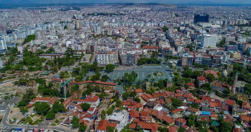 Antalya da 5 yılda satılan her 6 konuttan 1 ini yabancı aldı