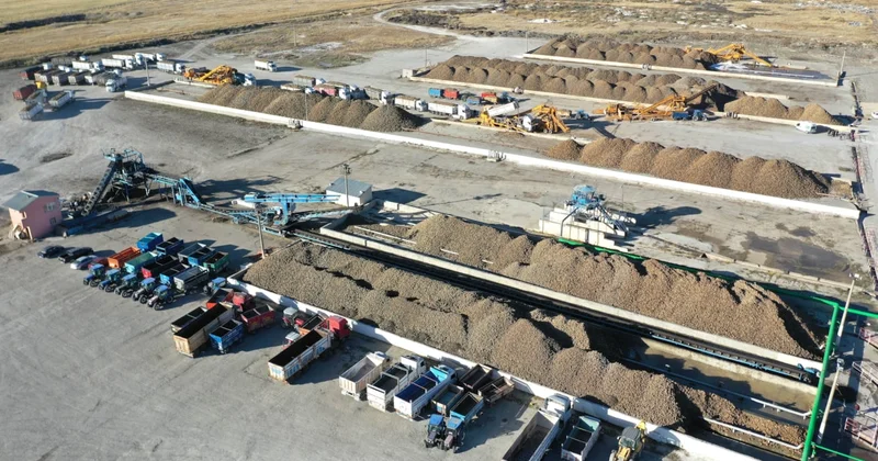 Toprak altından şeker fışkırıyor: Dev makinelerle hasat başladı Sözcü Gazetesi
