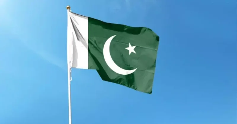 Afganistan ile Pakistan arasında şiddetli çatışma! Birçok askeri üs vuruldu