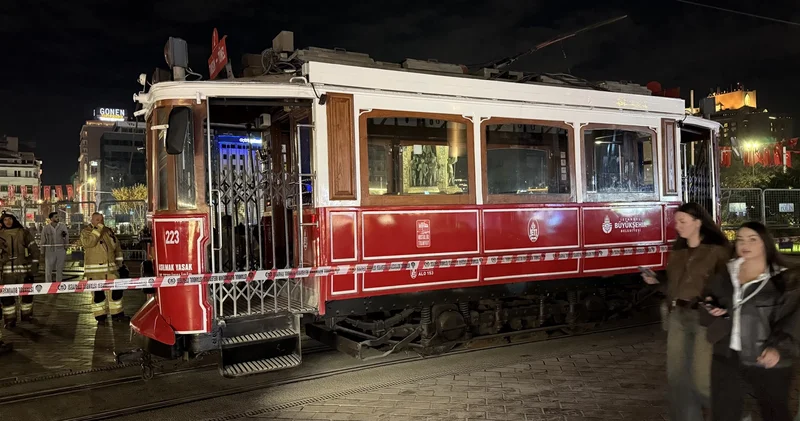 İstiklal Caddesi nde yangın paniği! Ekipler seferber oldu