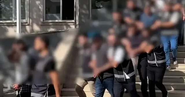 Diyarbakır merkezli silah ve mühimmat kaçakçılığı operasyonunda 19 zanlı tutuklandı VİDEO İZLE