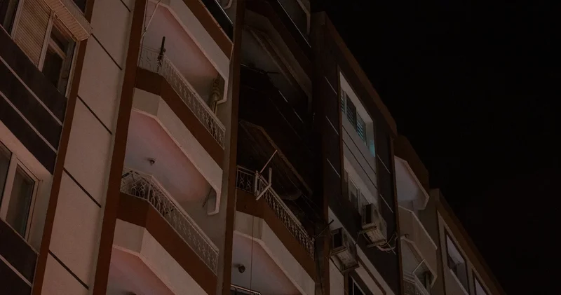 Manisa da kendisinden şikayetçi olan eşine kızıp evi ateşe verdi