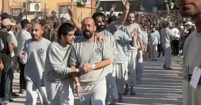 İsrail in serbest bıraktığı Filistinli tutsaklar evlerine dönüyor VİDEO İZLE