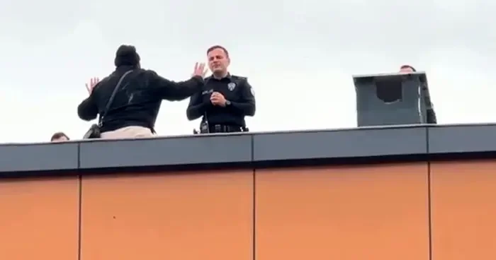 Çatıya çıkan kapıcıyı, başkomiser ikna etti