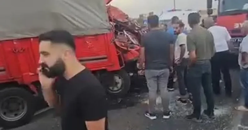 Mardin de feci kaza! İşçileri taşıyan kamyonet ile kamyon çarpıştı: Çok sayıda yaralı var