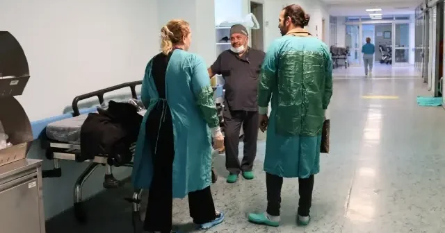 Beyin kanaması geçirip hayatını kaybeden kadının organları üç hastaya can oldu Gündem Haberleri