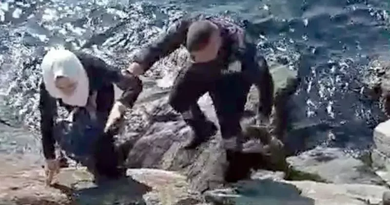 Avcılar sahilinde kayalıkların arasına düşen kadını güvenlik görevlisi kurtardı