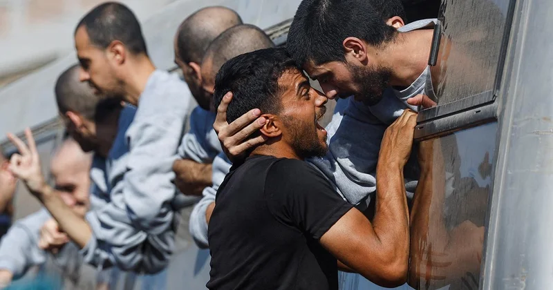 Soykırımcı İsrail in esir takası kapsamında serbest bıraktığı Filistinli esirlerin bir kısmı Gazze ye ulaştı