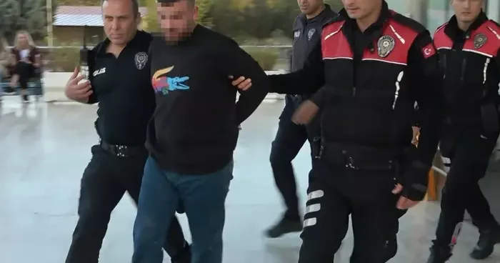 Otobüs firmaları arasında kanlı rekabet! Tetikçinin firma sahibine silahlı saldırısı kamerada