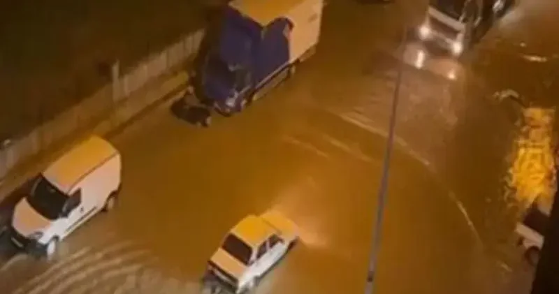 Malatya da sağanak nedeniyle yollarda su birikintileri oluştu