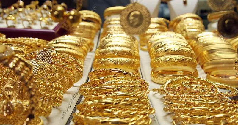 Altın yeniden zirveye tırmanıyor