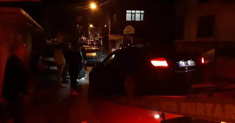 Lüks otomobilin içinde dehşeti yaşadı, kaçarken kaza yaptı