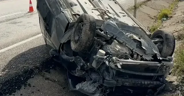 Karabük te devrilen otomobildeki 2 kişi yaralandı VİDEO İZLE