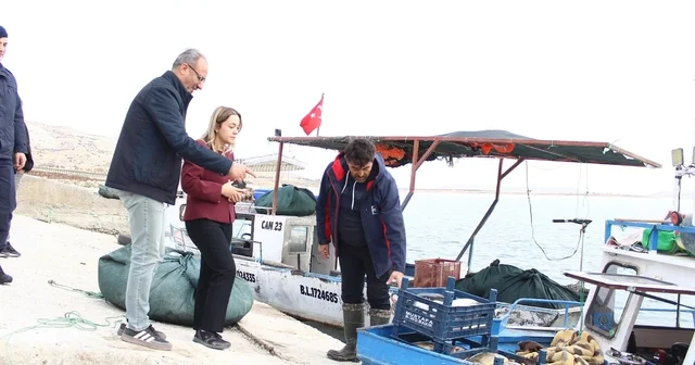 Ağın Kaymakamı Yılmaz ve Belediye Başkanı Çakar dan balıkçılara ziyaret Elazığ Haberleri