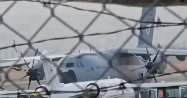 20 şehidimizi Türkiye ye getirecek uçak Tiflis Uluslararası Havalimanı nda görüntülendi VİDEO İZLE