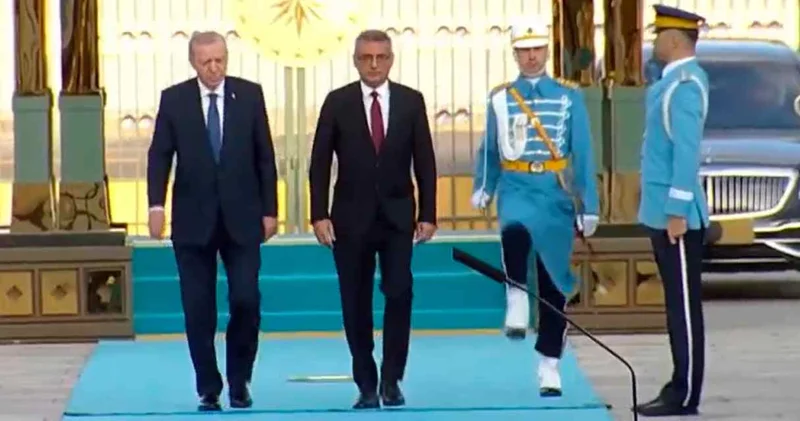 Erdoğan, Erhürman’ı resmi törenle karşıladı