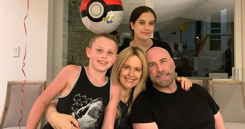 Çocuklarını tek başına büyüttü: John Travolta nın oğlu artık 14 yaşında