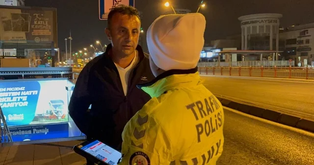 Ehliyetsiz sürücünün otomobilini almaya gelen şahısta ehliyetsiz çıktı Ehliyetimi evde unuttum dedi, ehliyetinin alınmış olduğu ortaya çıktı Kayseri Haberleri