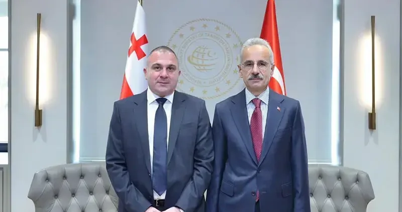 Bakan Uraloğlu, Gürcistan Altyapı Bakanı Sokhadze ile görüştü