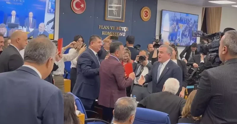 CHP liler kırmızı kart gösterdi, Bakan Bak VAR dan döner dedi