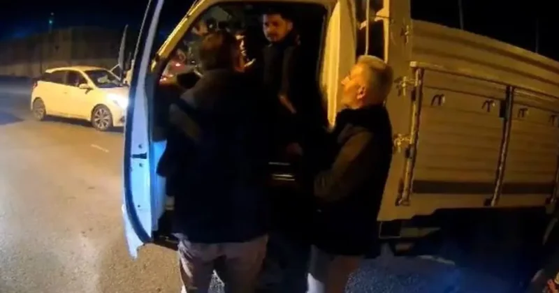 SON DAKİKA… İstanbul trafiğinde şoke eden anlar! Kamyonet şoförü dehşet saçtı: Canım sıkkın deyip saldırdı!