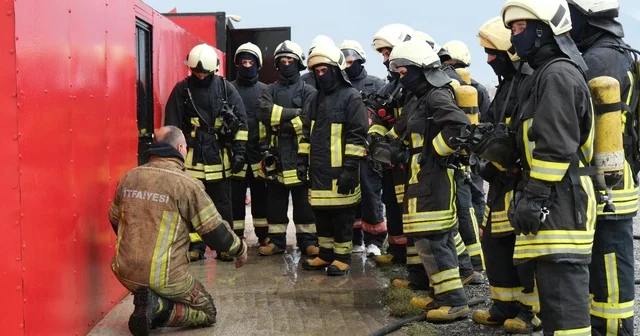 EBYÜ Üzümlü MYO öğrencilerine uygulamalı temel itfaiyecilik eğitimi Erzincan Haberleri