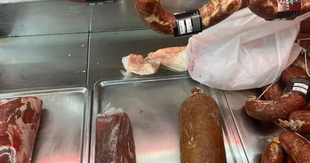 Bilecik haberleri Kasap dükkanının üretim bölümünde denetim! Zabıtayı şoke eden manzara 13 Kasım 2025