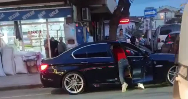 Eşiyle ilişkisi olduğunu iddia ettiği kişiyi defalarca bıçakladı; o anlar kamerada Kocaeli Haberleri