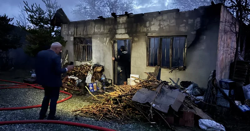 Isınmak için sobaya benzin döktü: Tüm ev küle döndü
