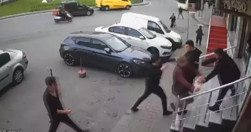 Sultangazi de iş yerini su bastı; musluğu açık unutmakla suçlanan stajyerin babası bıçakla saldırdı