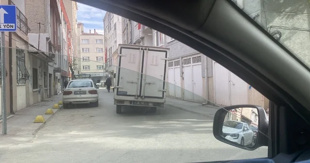 Devrilecekmiş gibi gözüken kamyon tedirginlik oluşturdu Eskişehir Haberleri