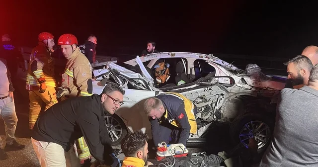 Kamyonete arkadan çarpan otomobil hurda yığınına döndü: 1 ölü, 2 yaralı Manisa Haberleri