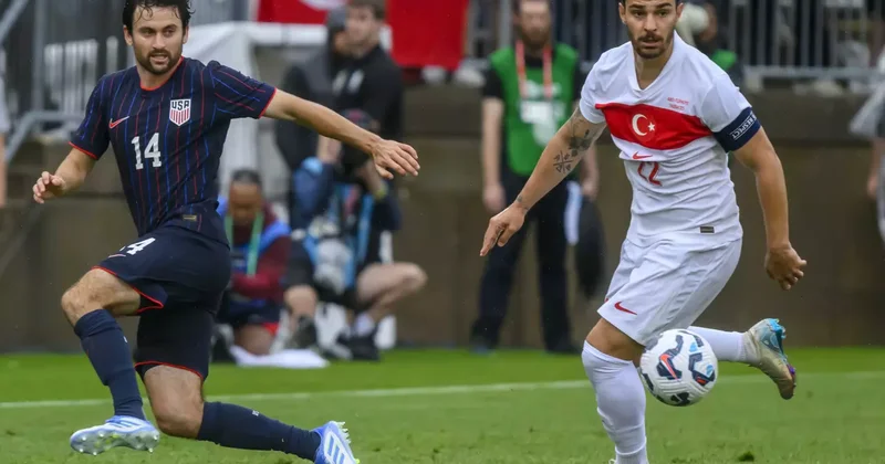 Galatasaray ın milli yıldızına sürpriz teklif! Ayrılığa sıcak bakıyor