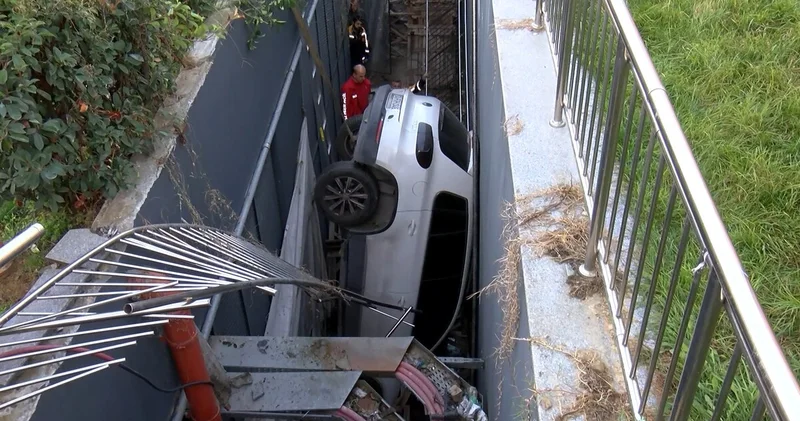 Son dakika: Bahçelievler de 9 araca çarpan cip 5 metreden boşluğa düştü Son dakika haberleri