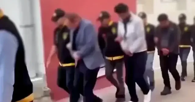 Nitelikli dolandırıcılık şebekelerine yönelik 23 ildeki operasyonlarda yakalanan 64 zanlıdan 25 i tutuklandı VİDEO İZLE