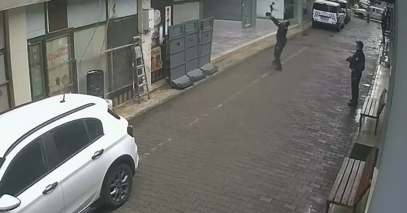 Manisa’da 2. kattan düşen kediyi polis memuru kurtardı