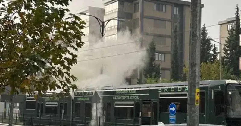 Gaziantep te seyir halindeki tramvaya yıldırım düştü